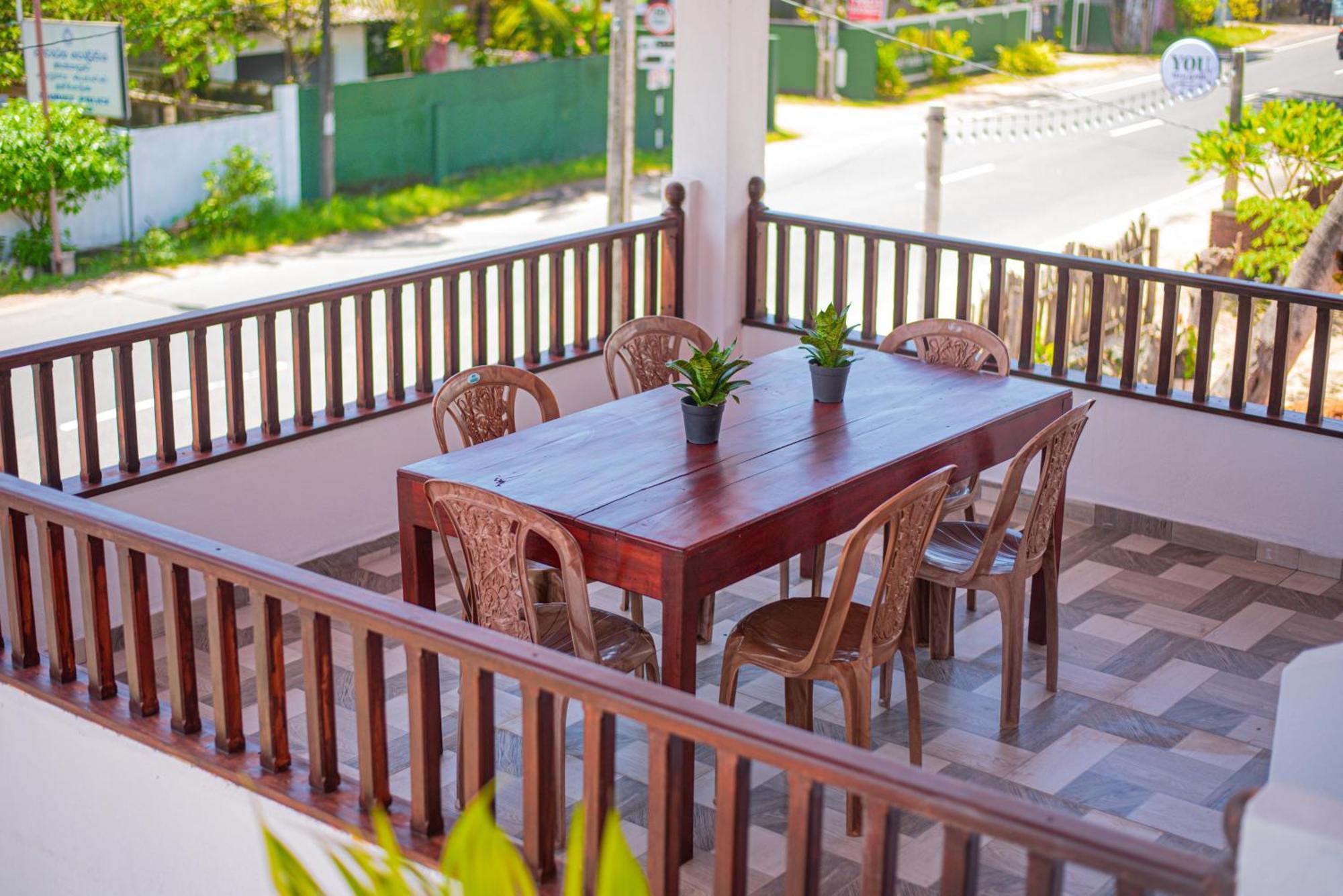 Sundowners Guesthouse Hikkaduwa Esterno foto